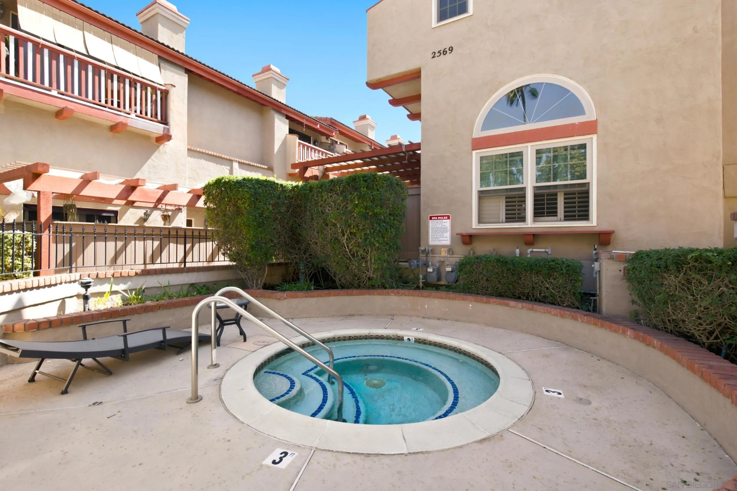 2565 Navarra Dr Unit B