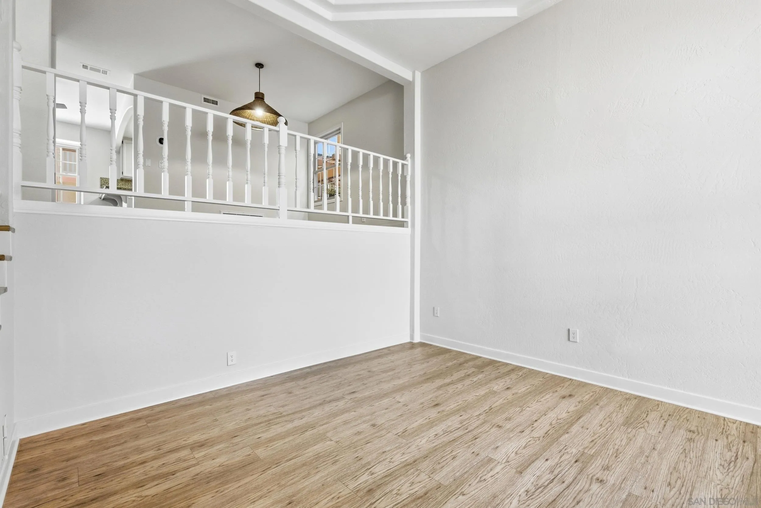 2565 Navarra Dr Unit B