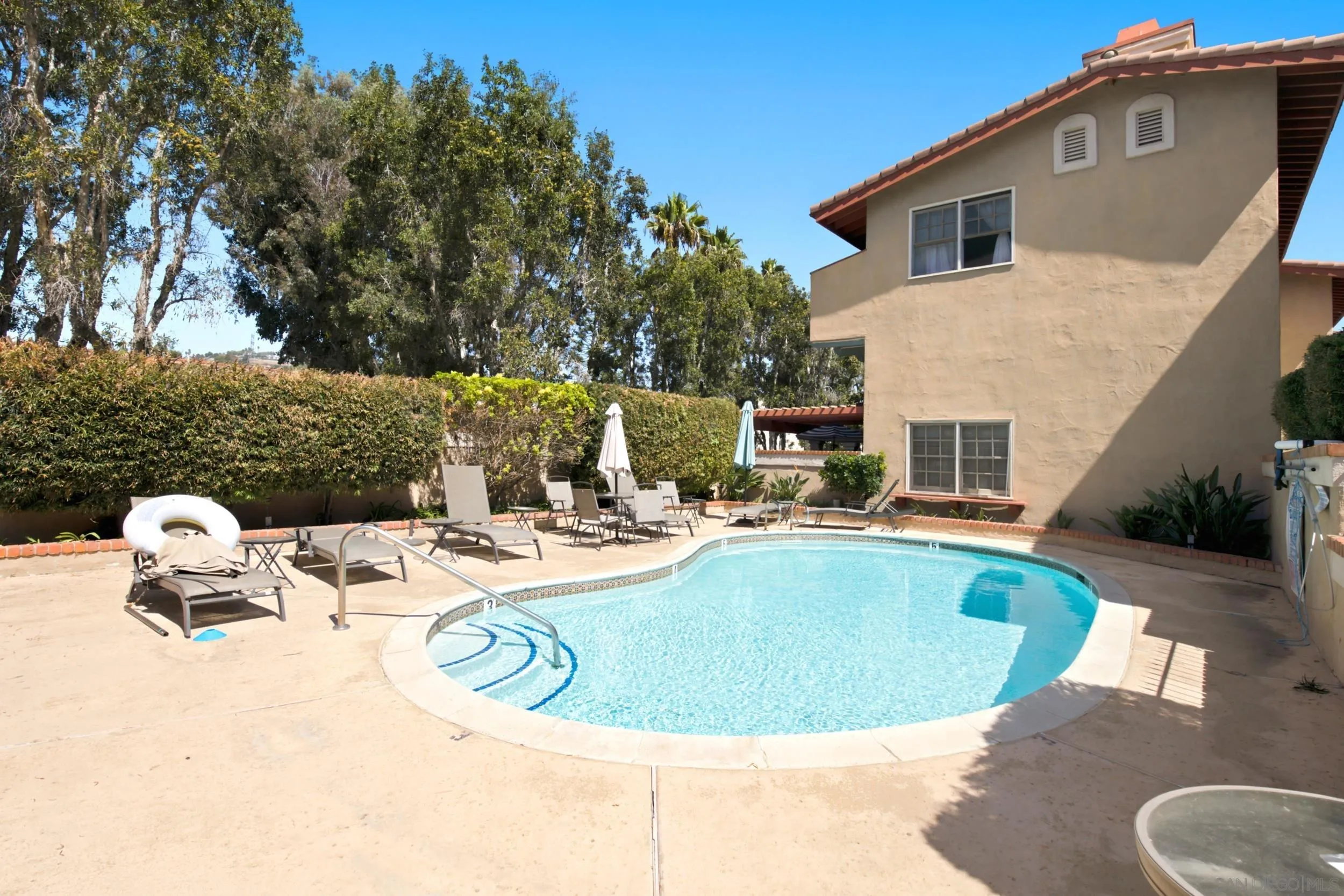 2565 Navarra Dr Unit B