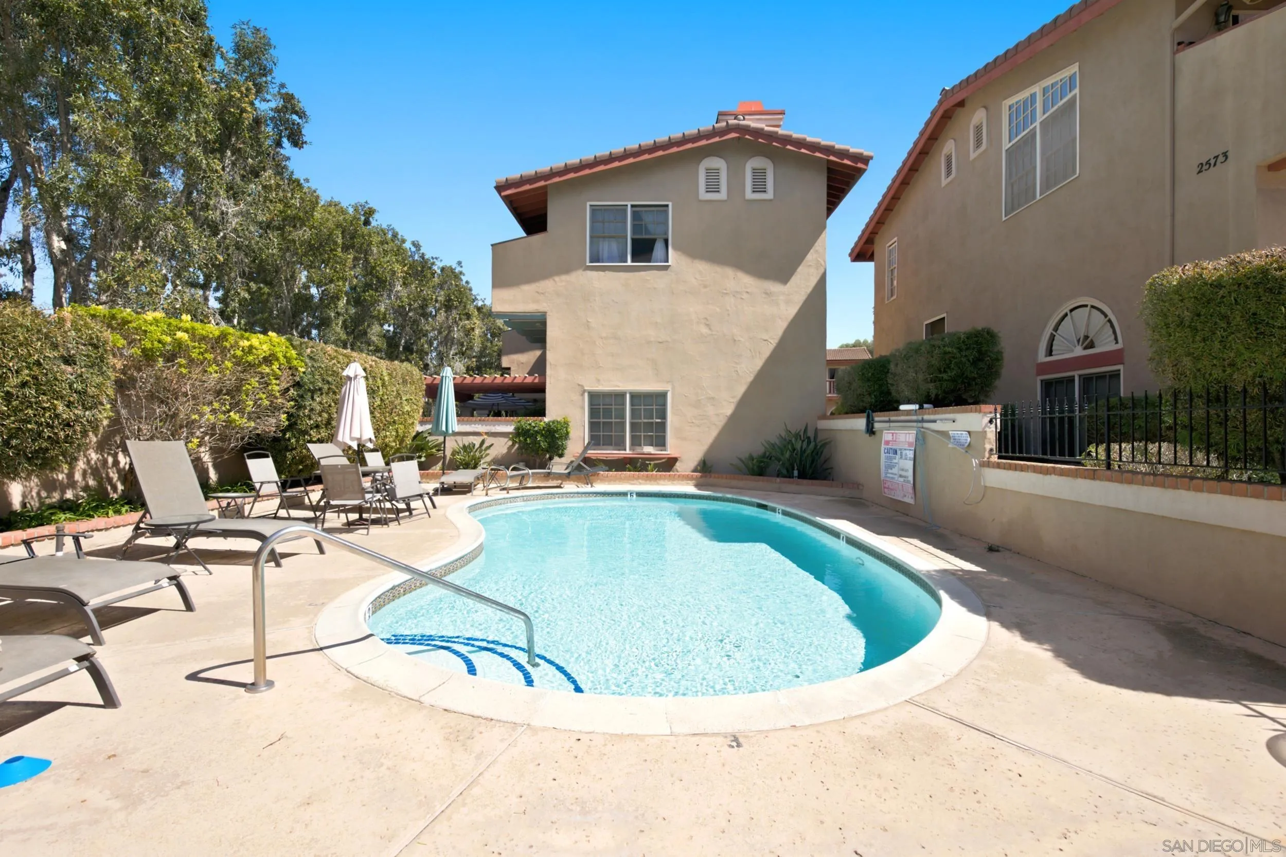 2565 Navarra Dr Unit B