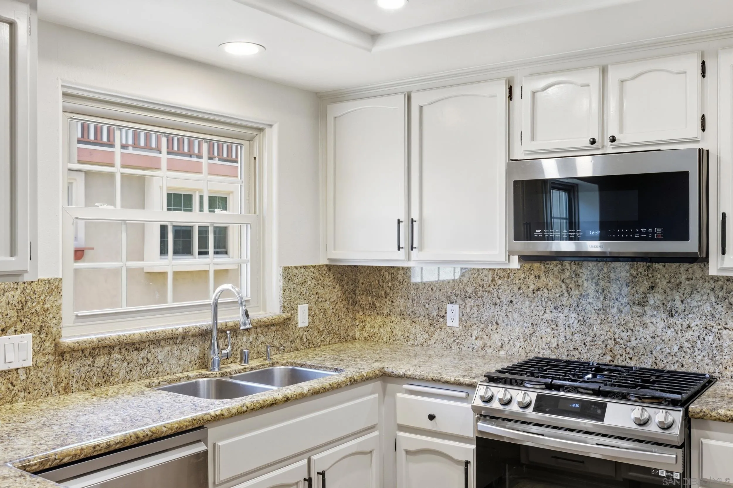 2565 Navarra Dr Unit B