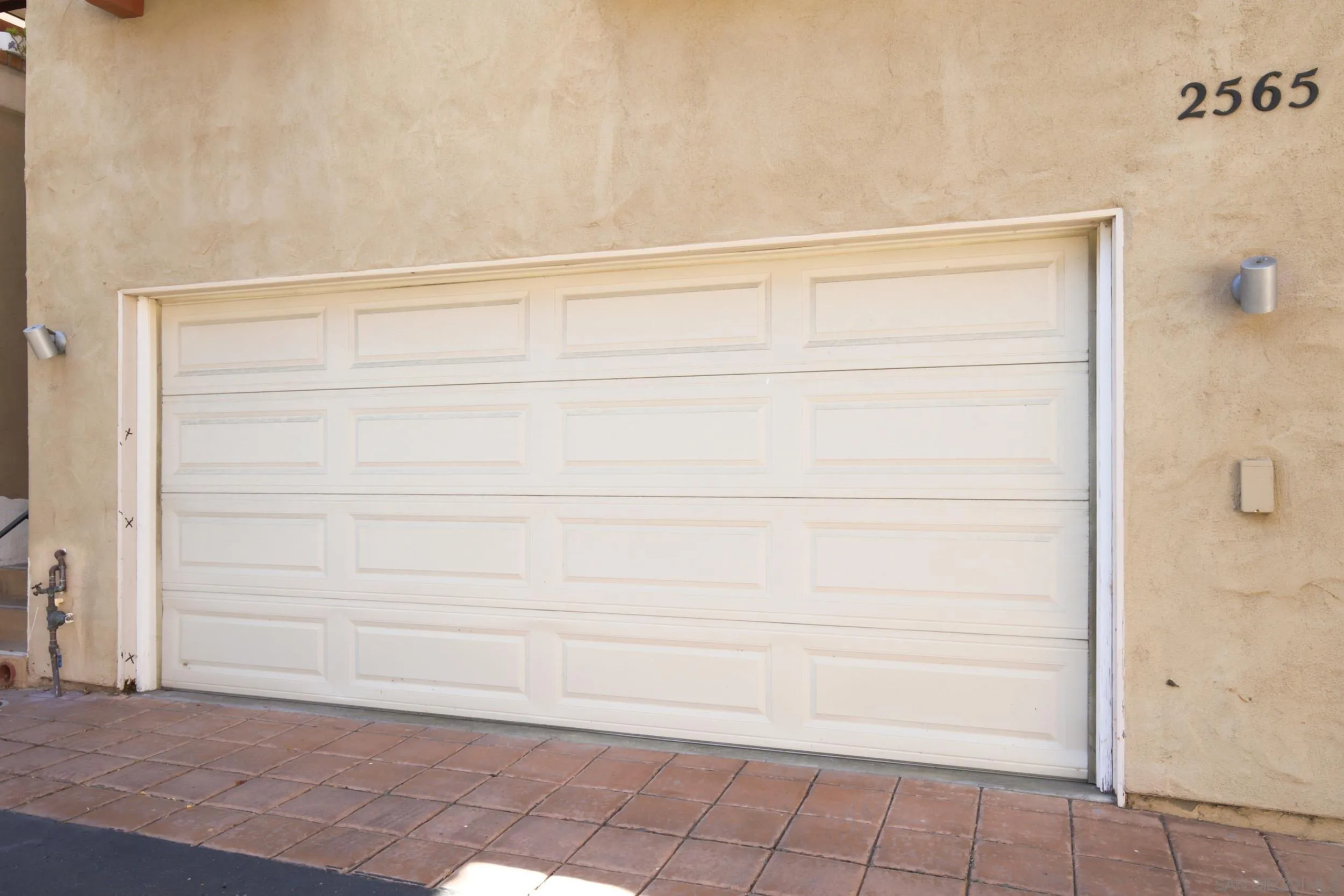 2565 Navarra Dr Unit B