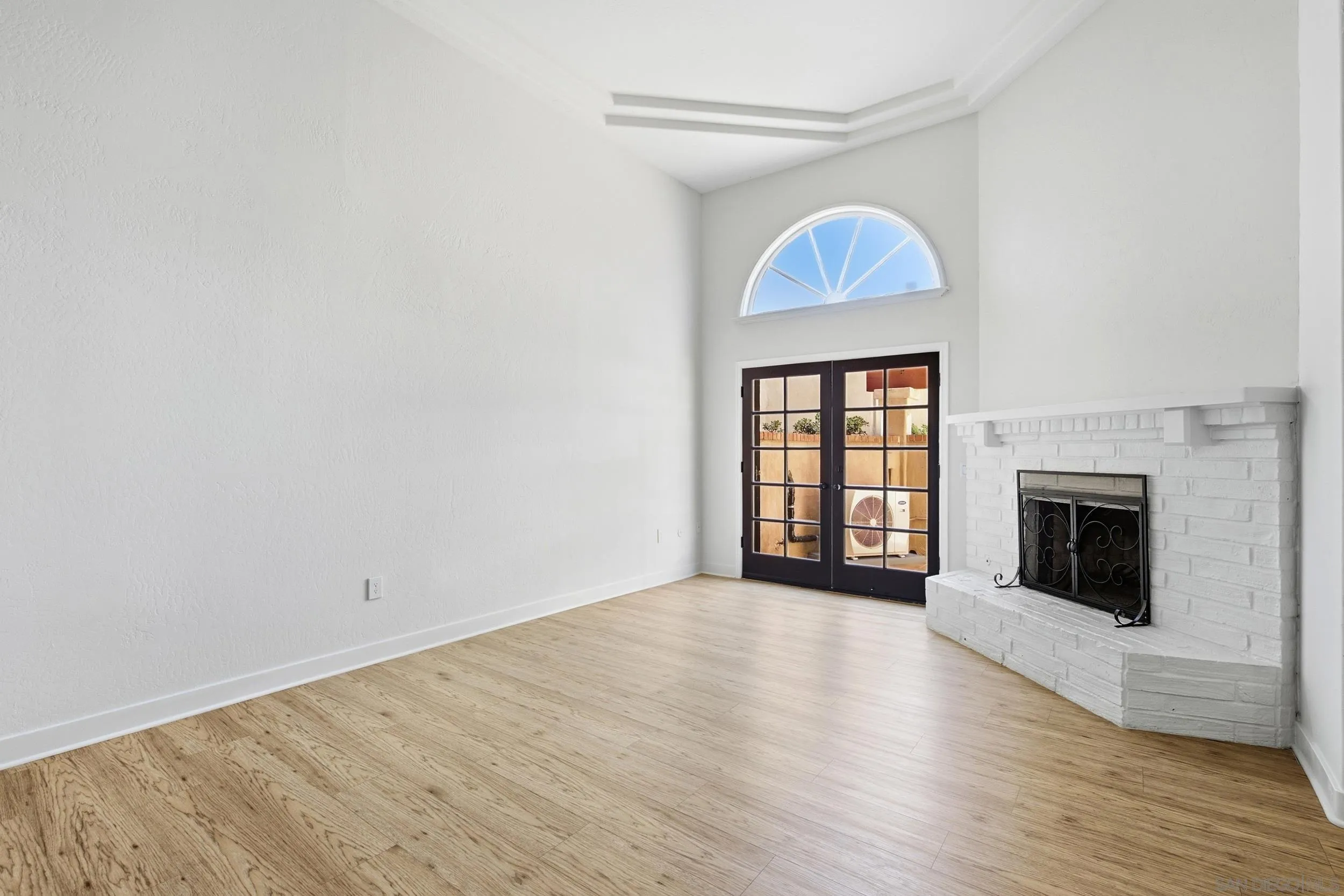 2565 Navarra Dr Unit B