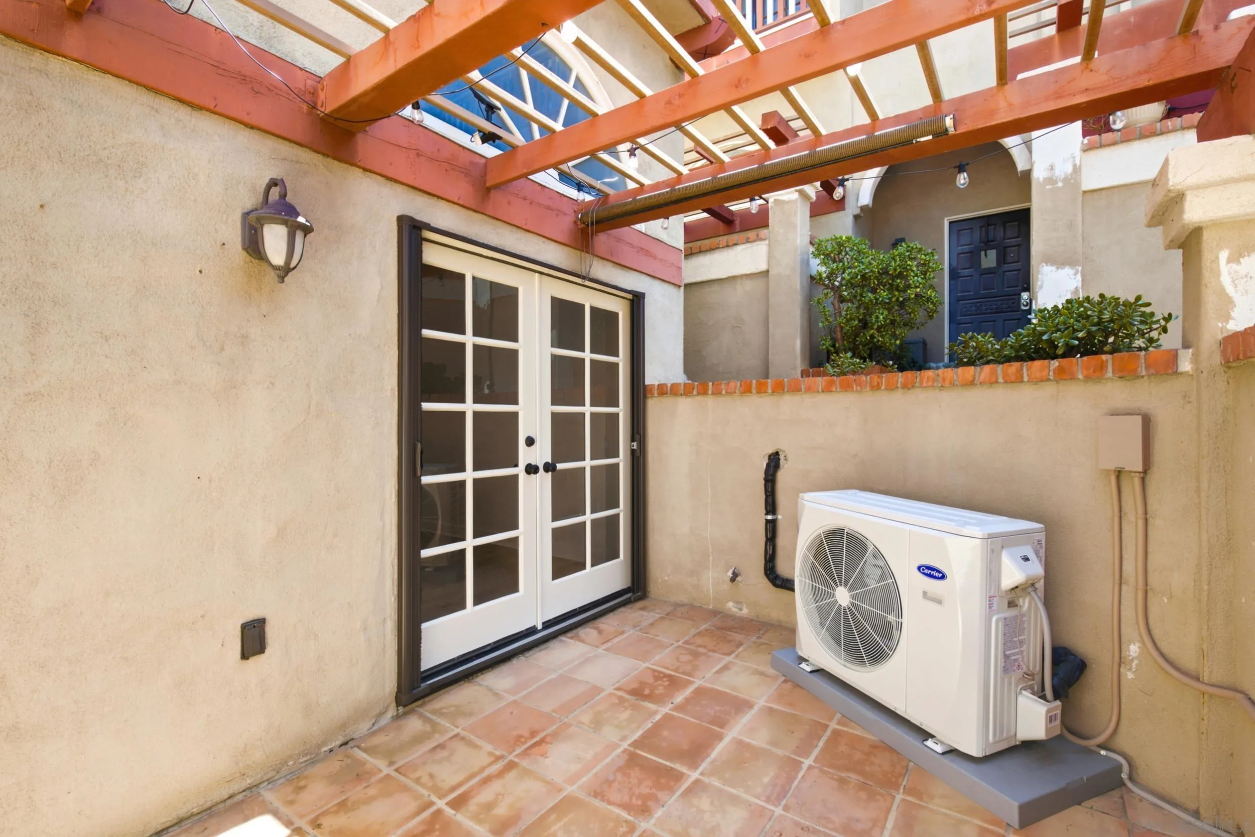 2565 Navarra Dr Unit B