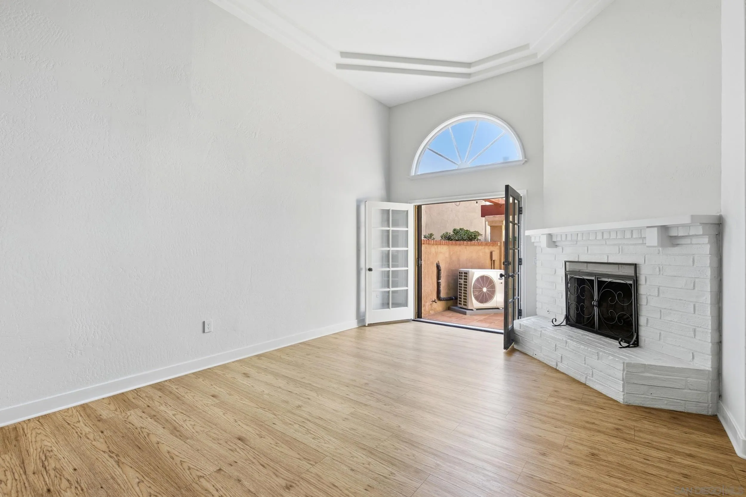 2565 Navarra Dr Unit B