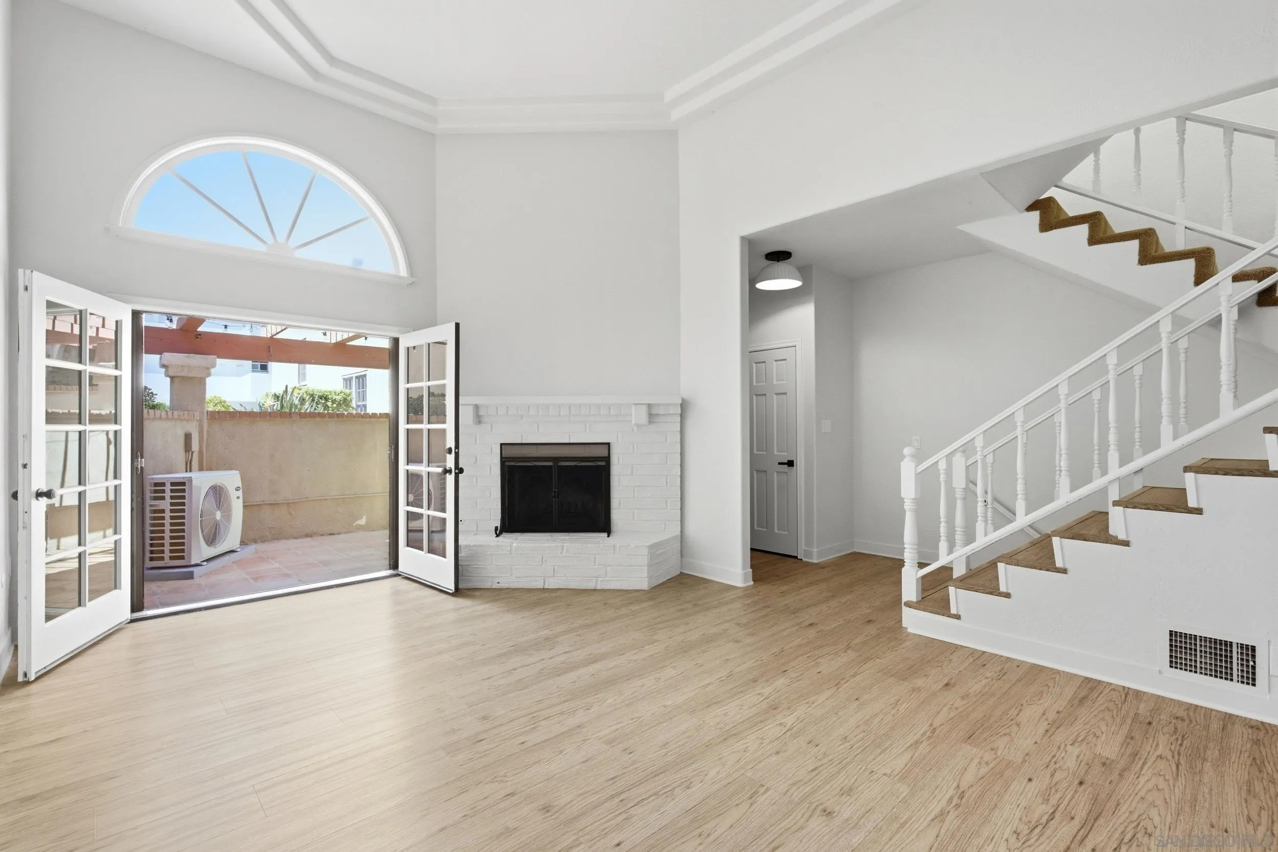 2565 Navarra Dr Unit B