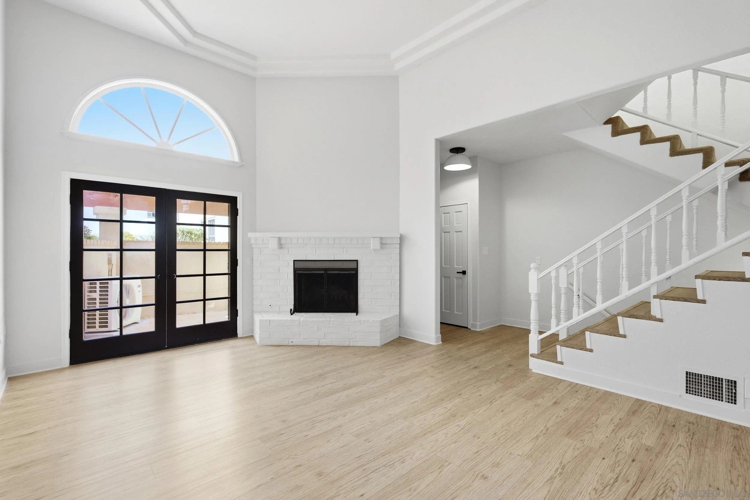2565 Navarra Dr Unit B
