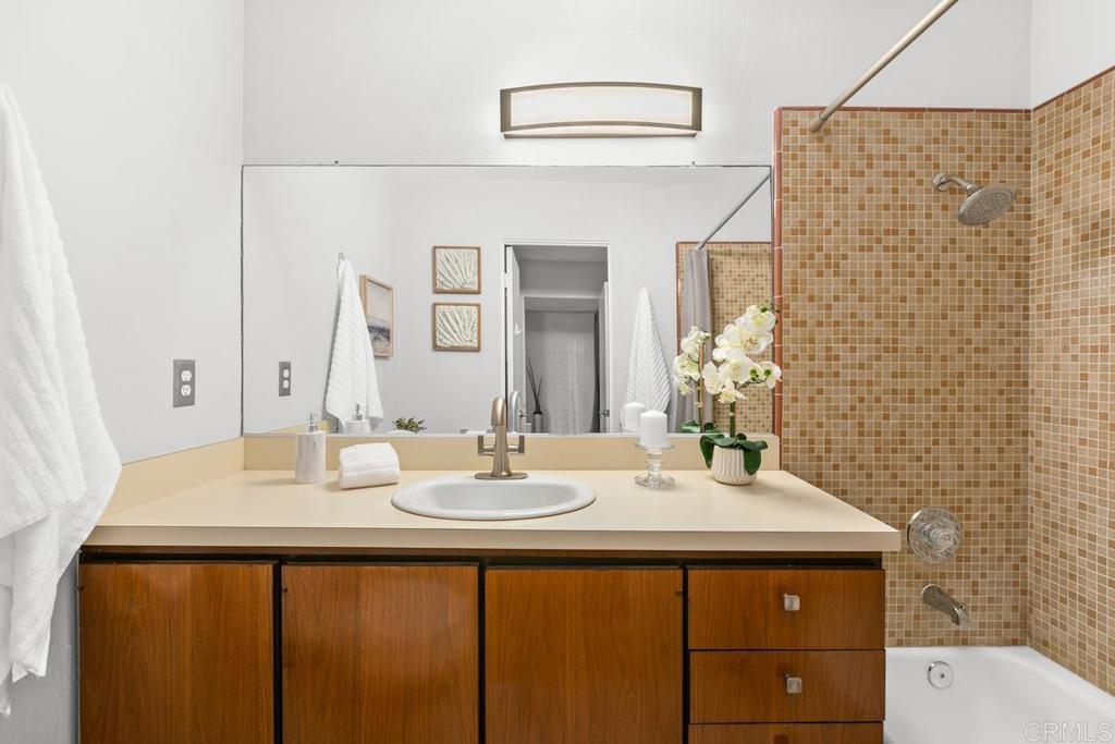 2600 Torrey Pines Rd A14