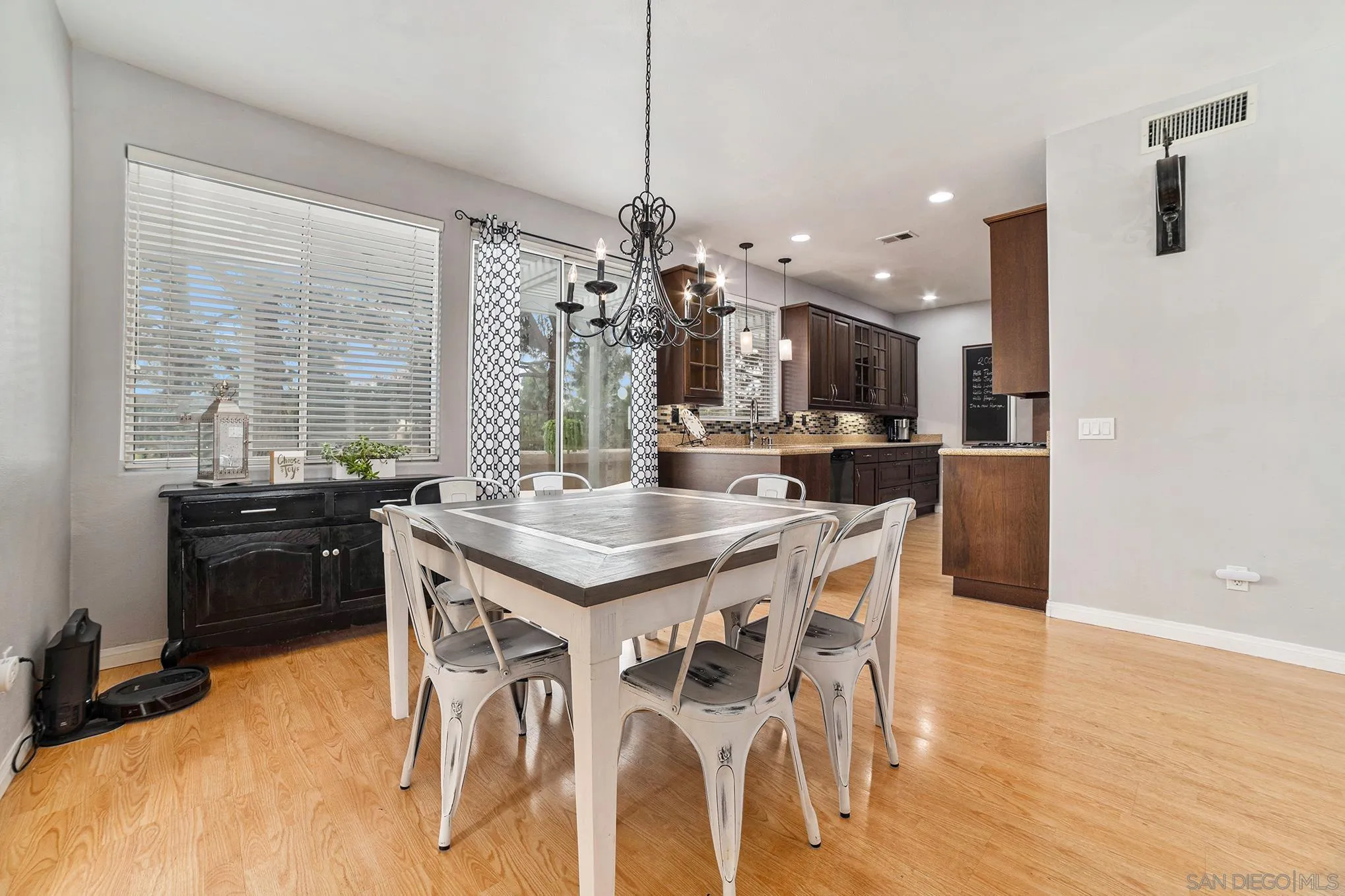 2234 Peachtree Cir