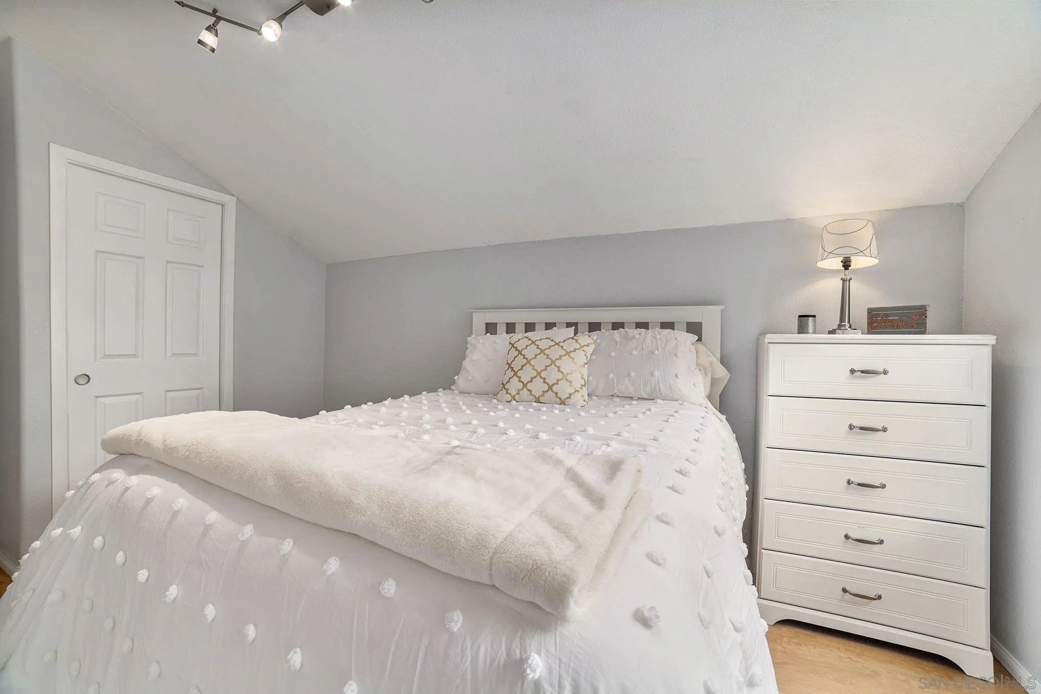 2234 Peachtree Cir