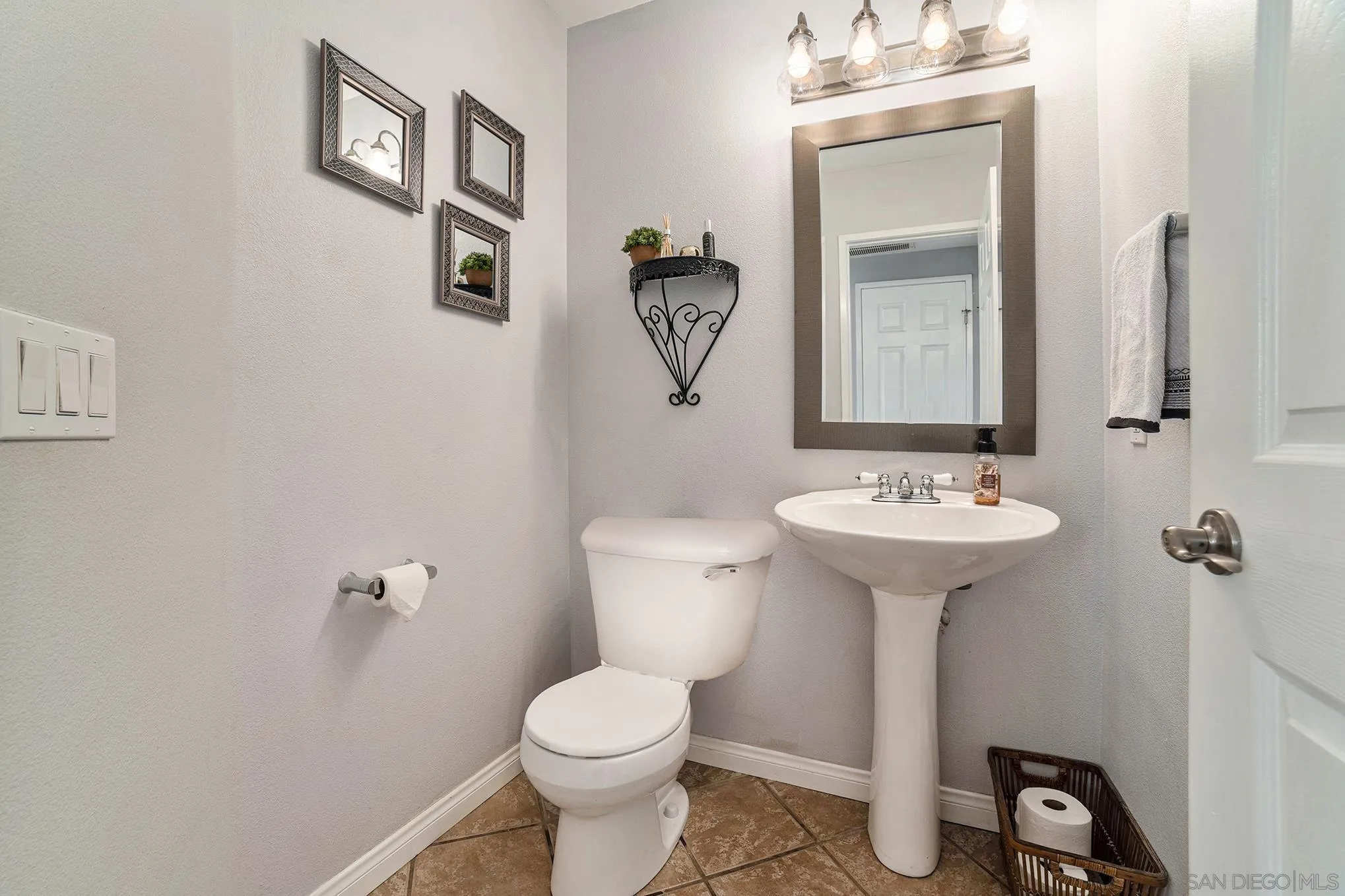 2234 Peachtree Cir