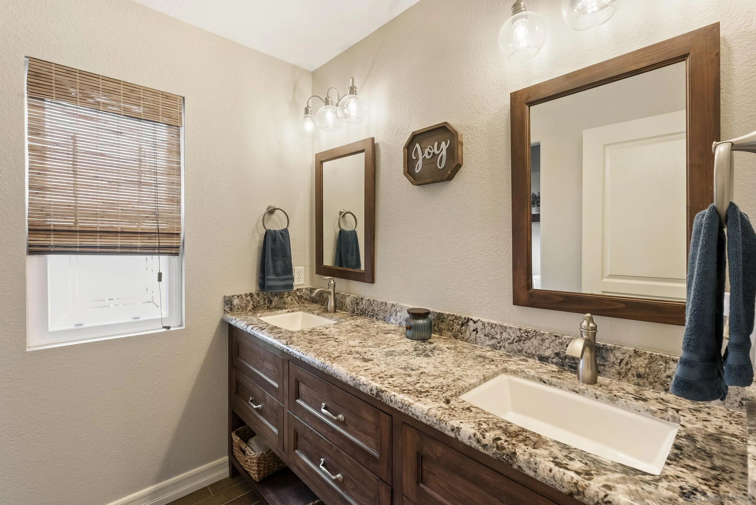 585 Lone Oak