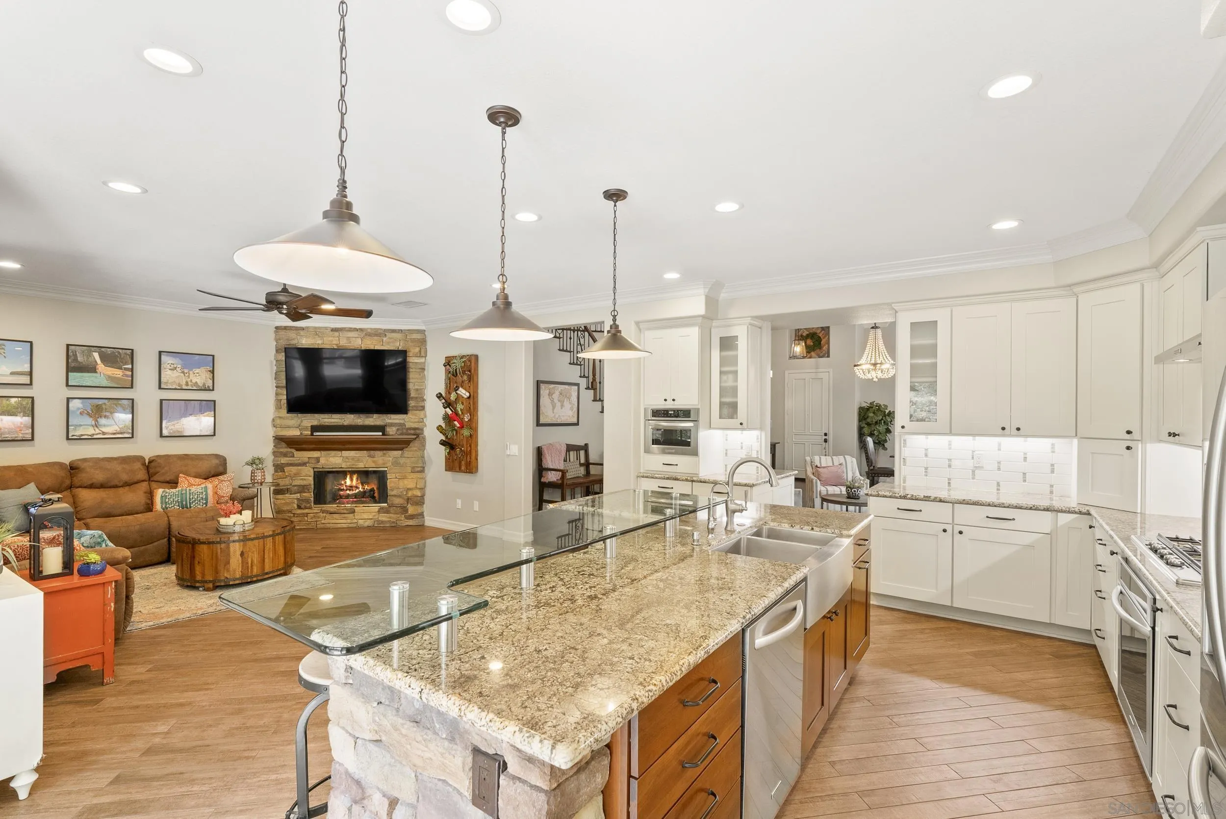 585 Lone Oak
