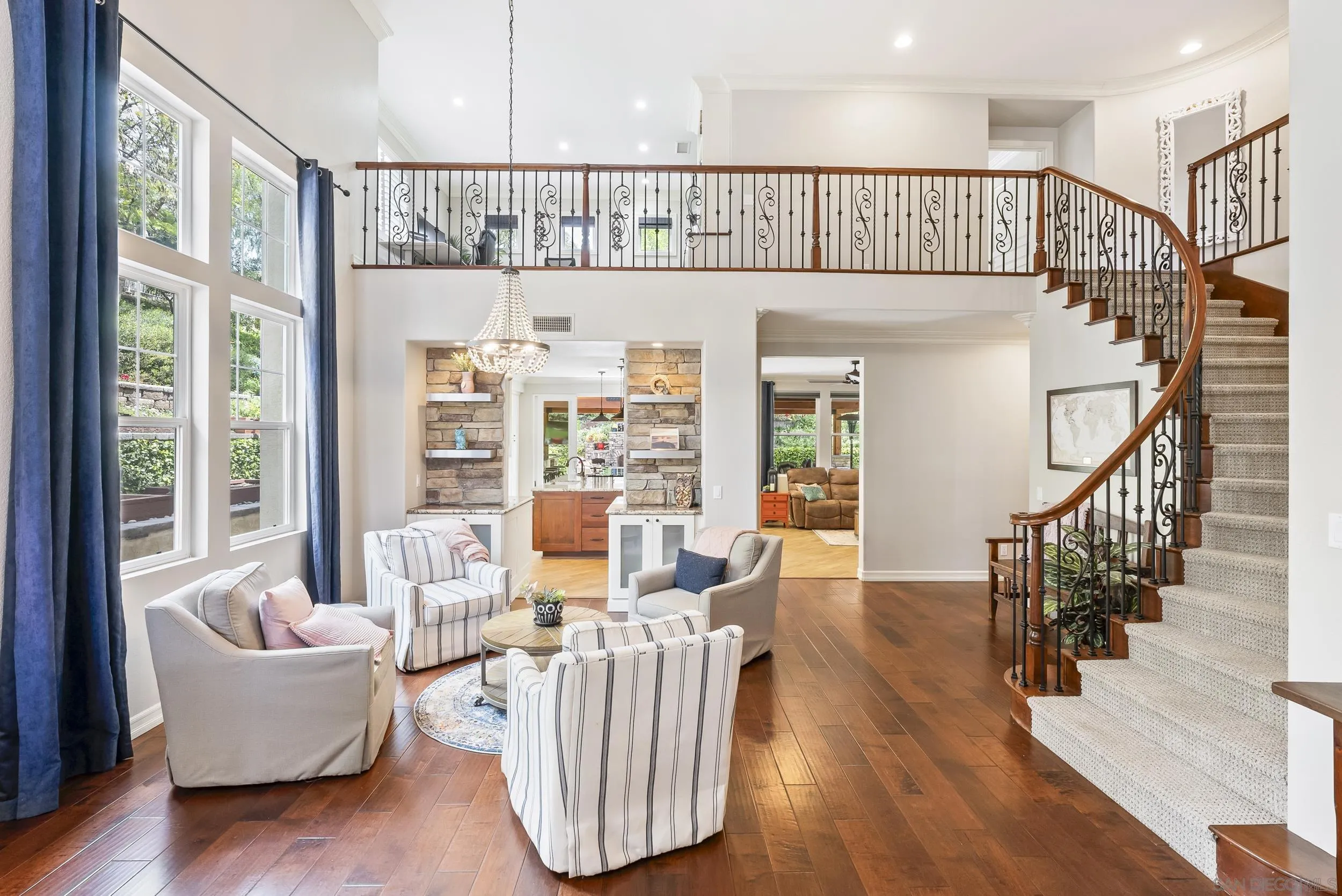 585 Lone Oak