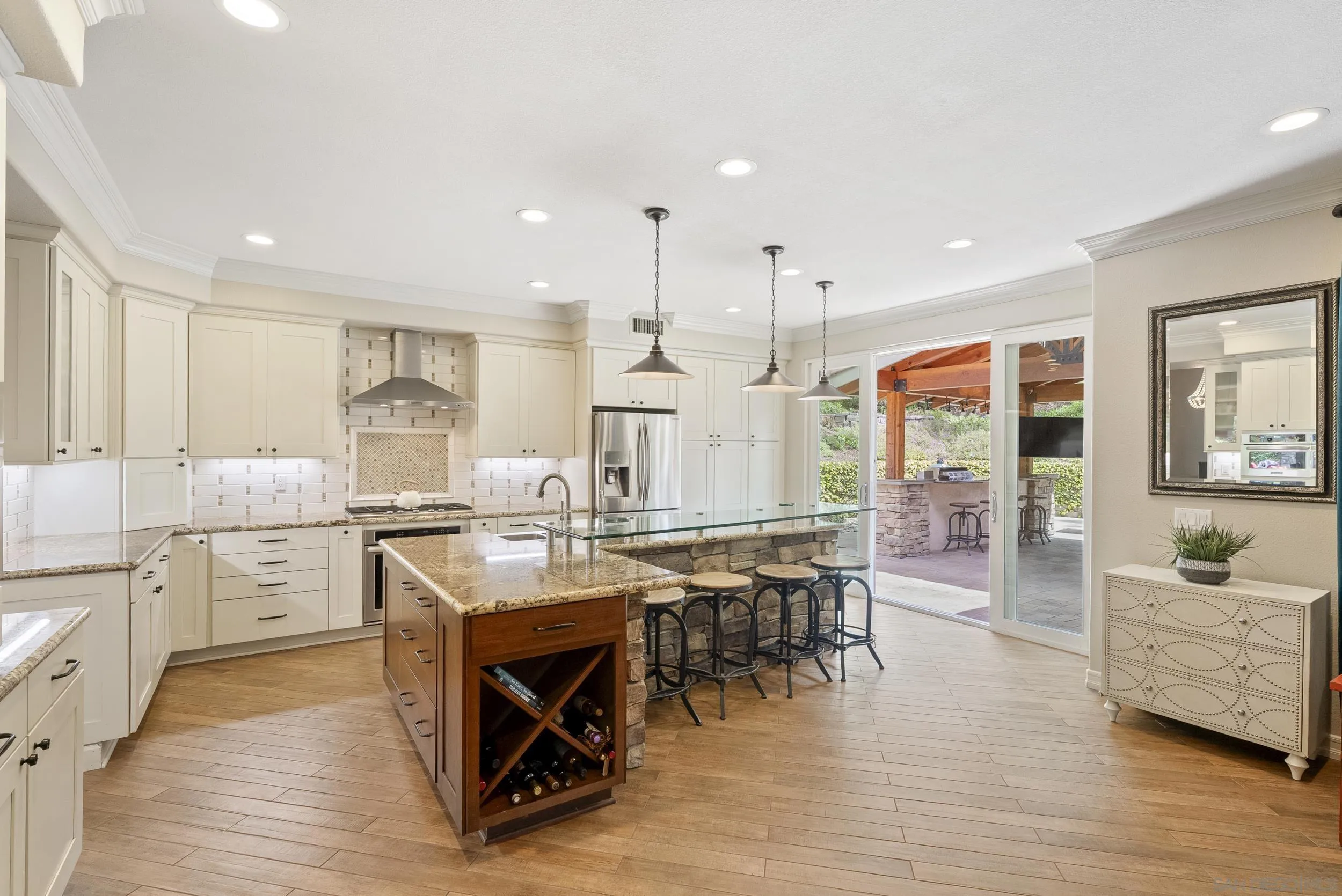 585 Lone Oak