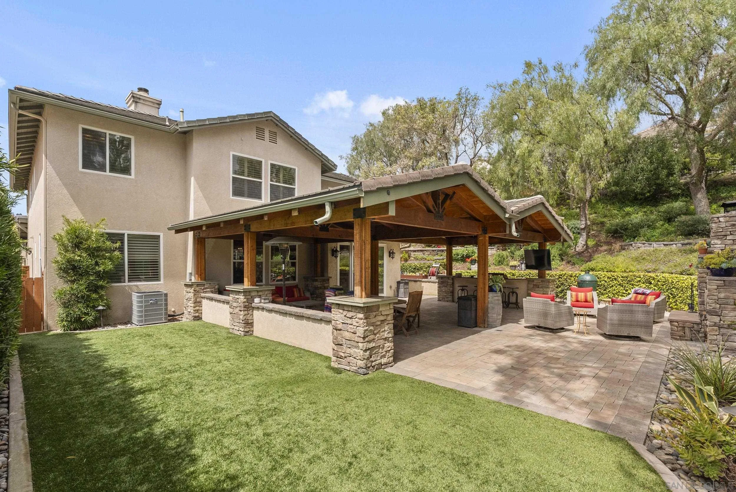 585 Lone Oak