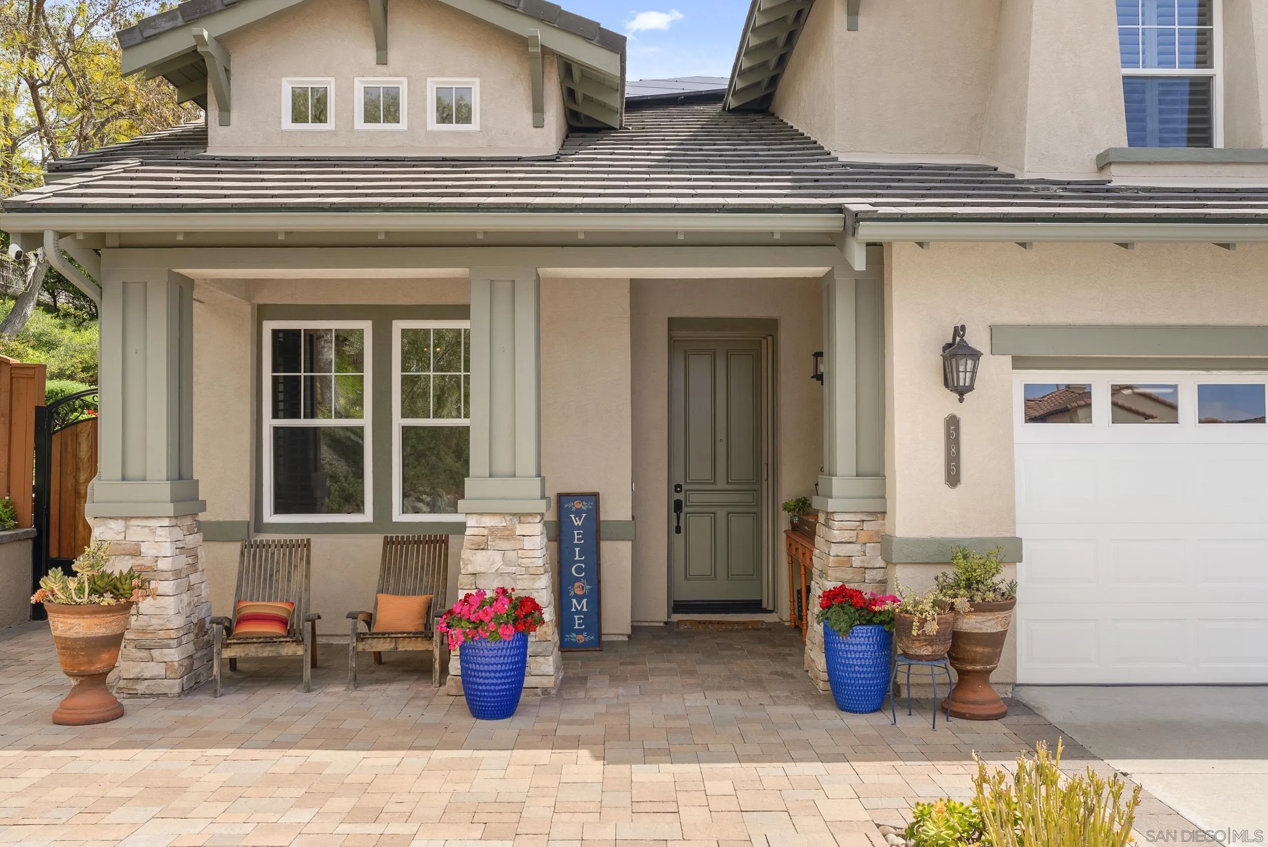 585 Lone Oak