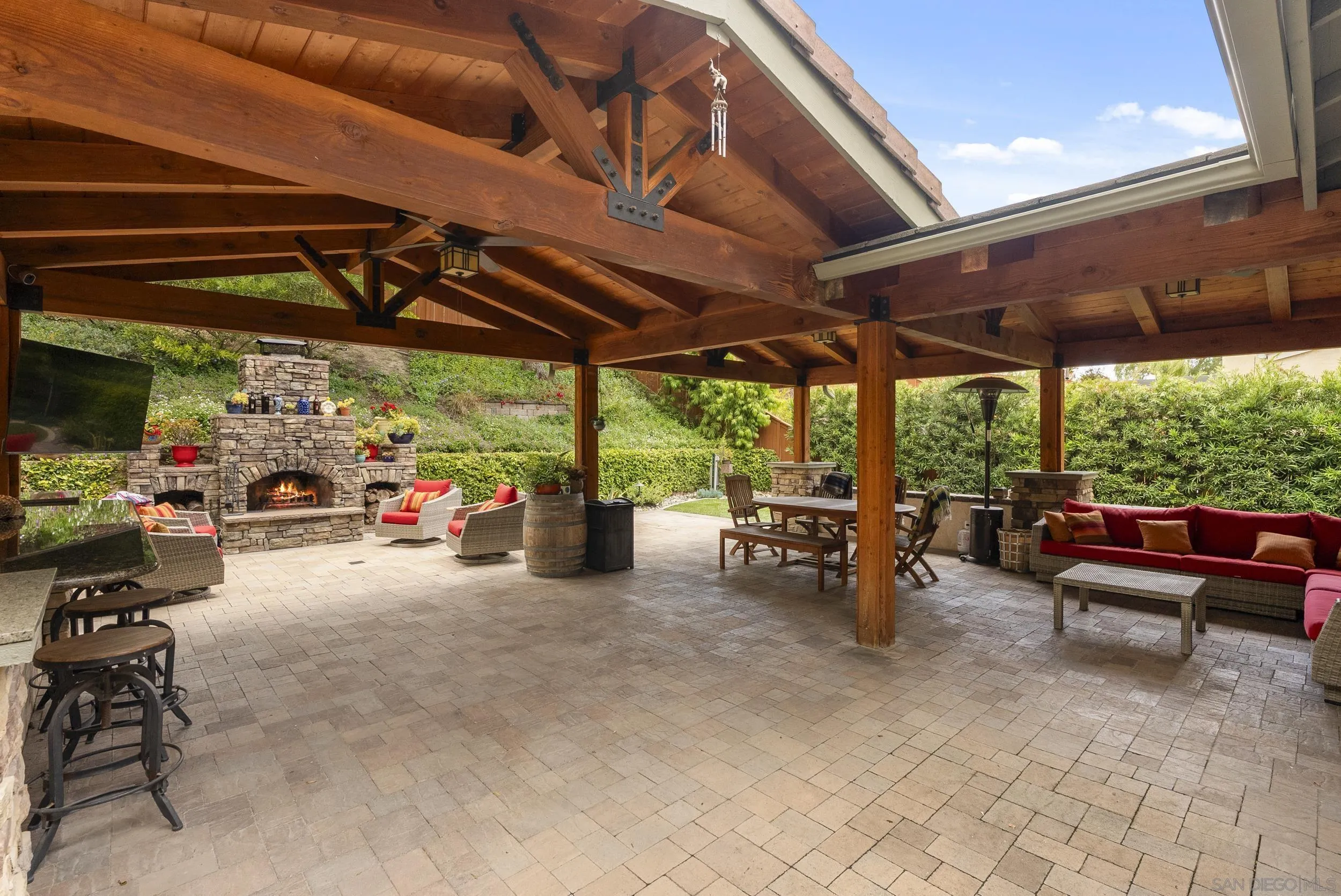 585 Lone Oak