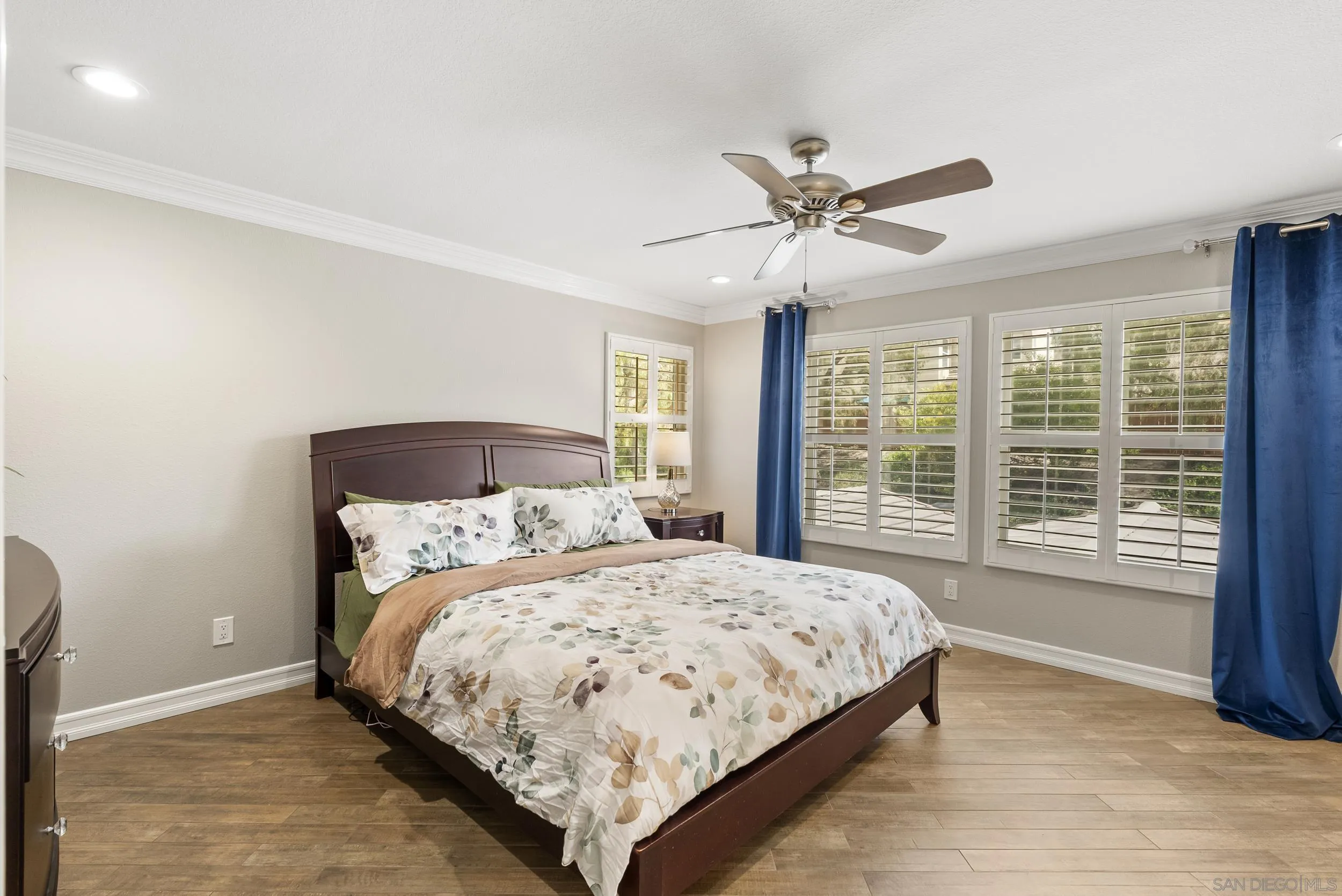 585 Lone Oak