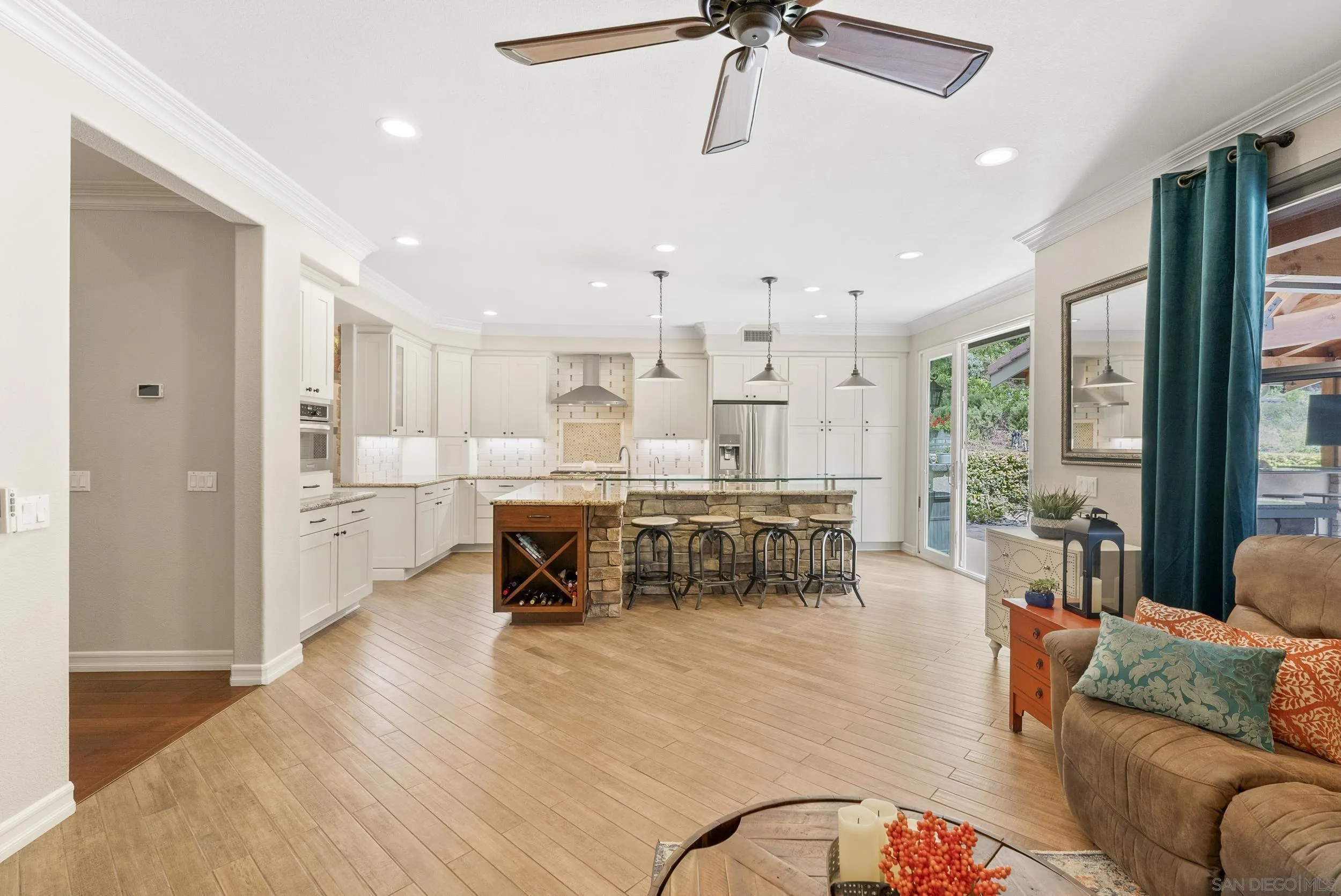 585 Lone Oak