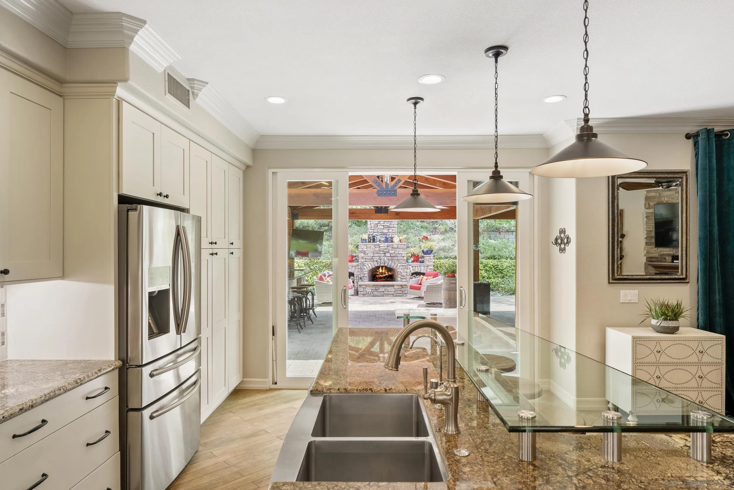 585 Lone Oak