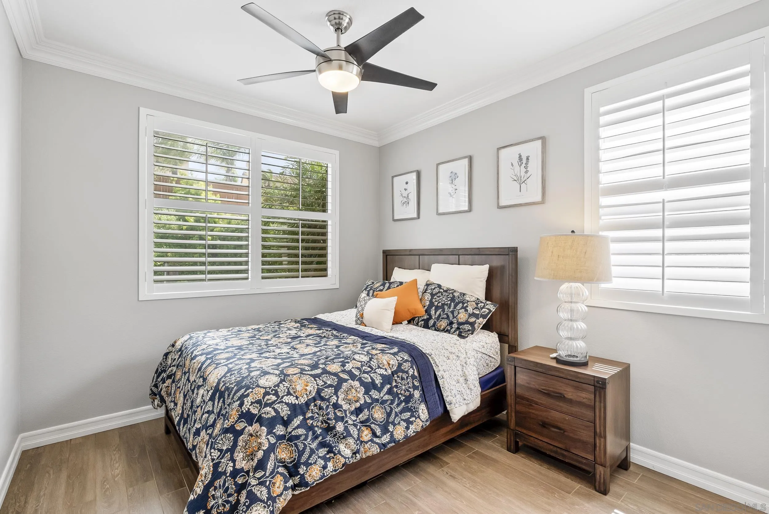 585 Lone Oak