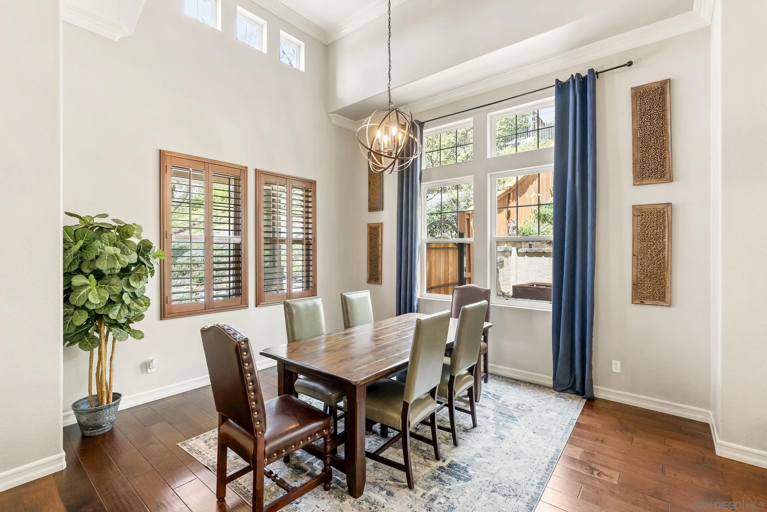 585 Lone Oak