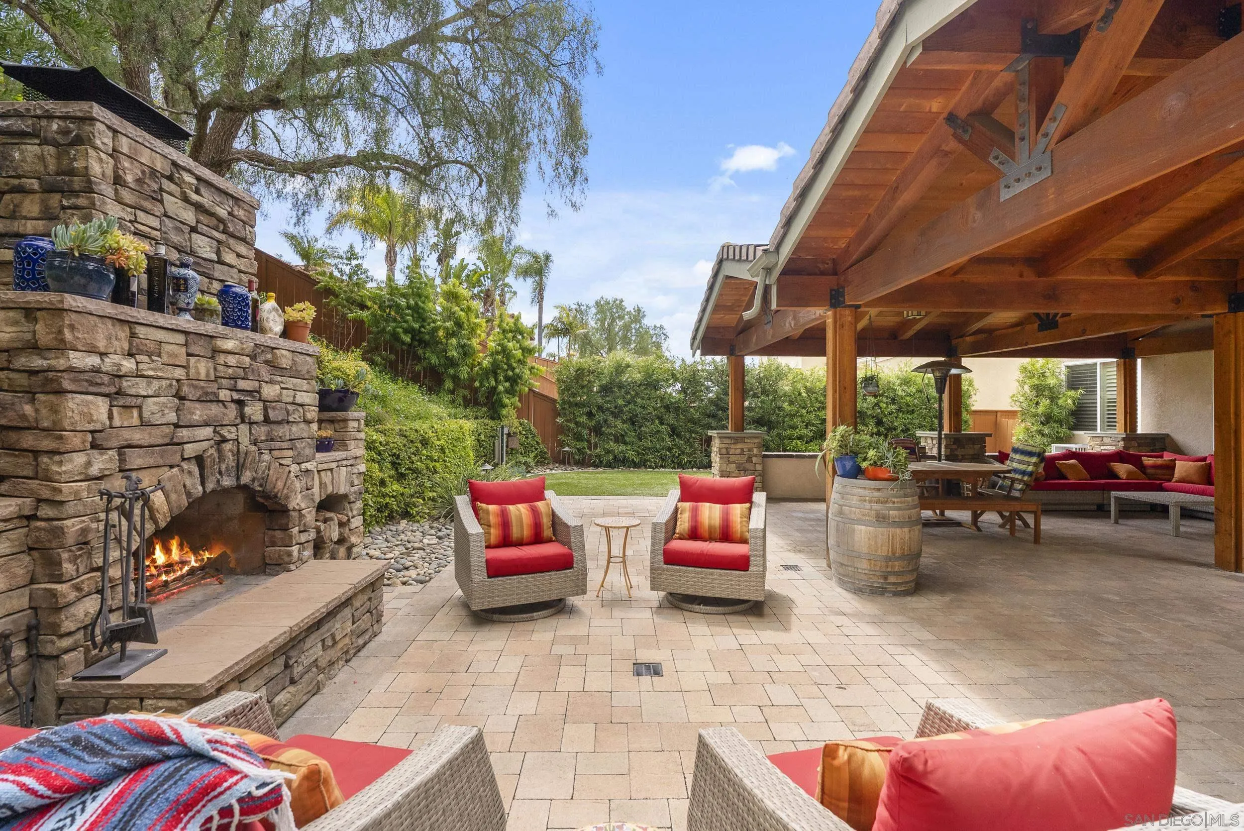 585 Lone Oak