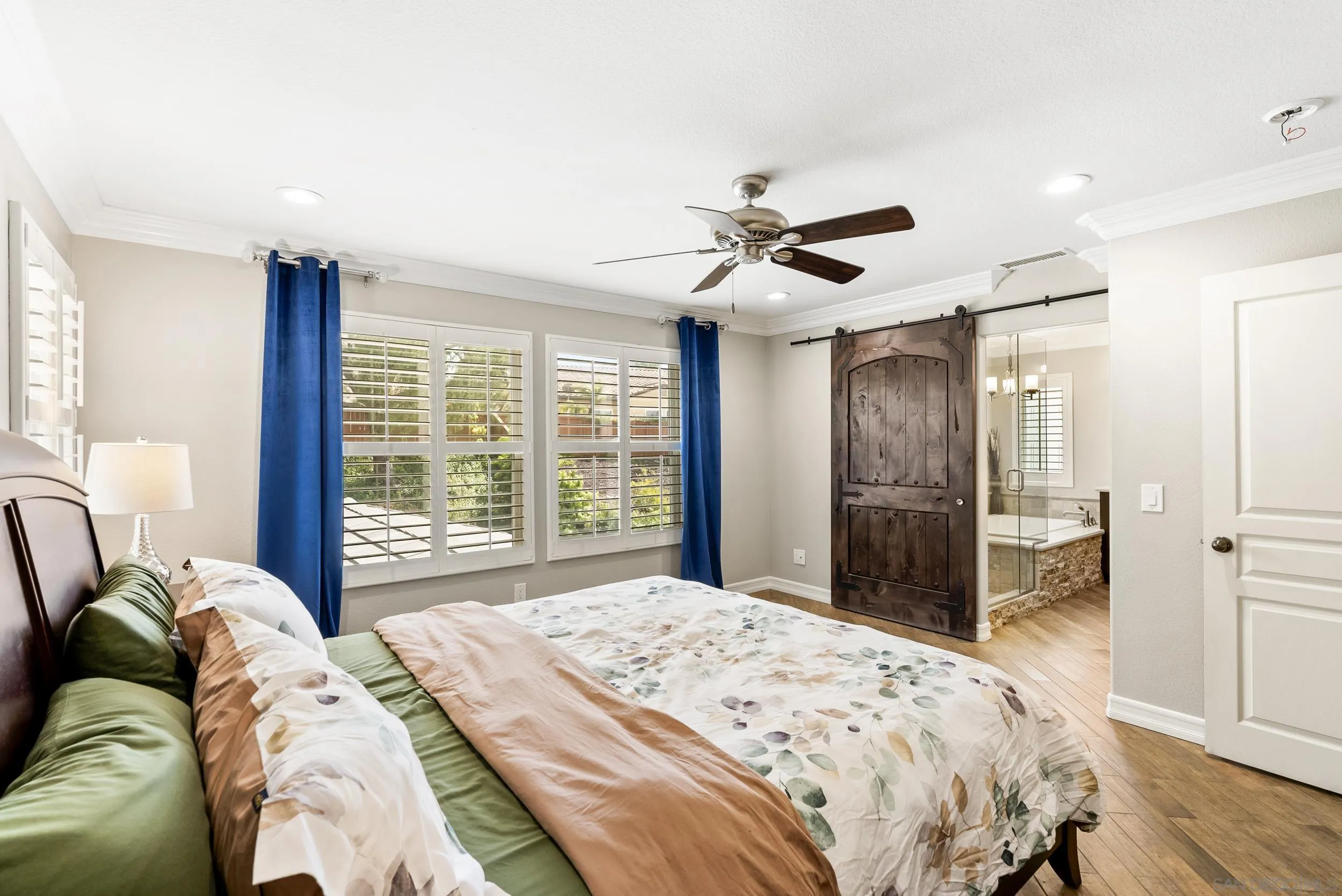585 Lone Oak