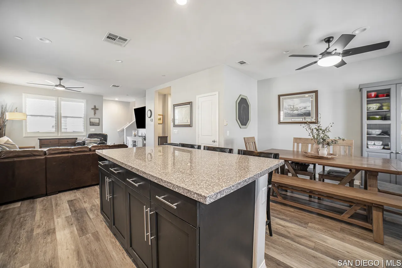 516 Shorebird Way