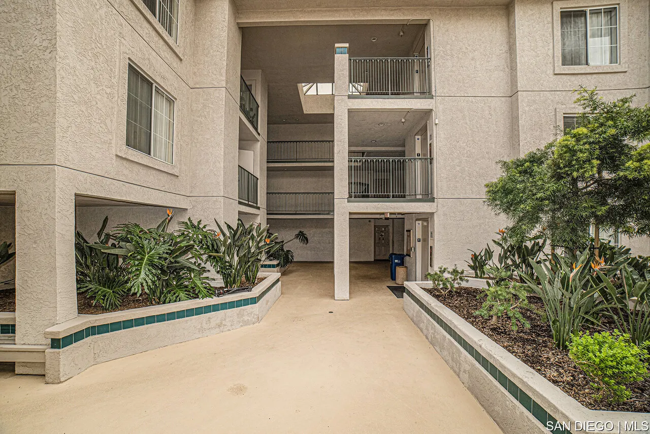 3078 Broadway Unit Unit # 215