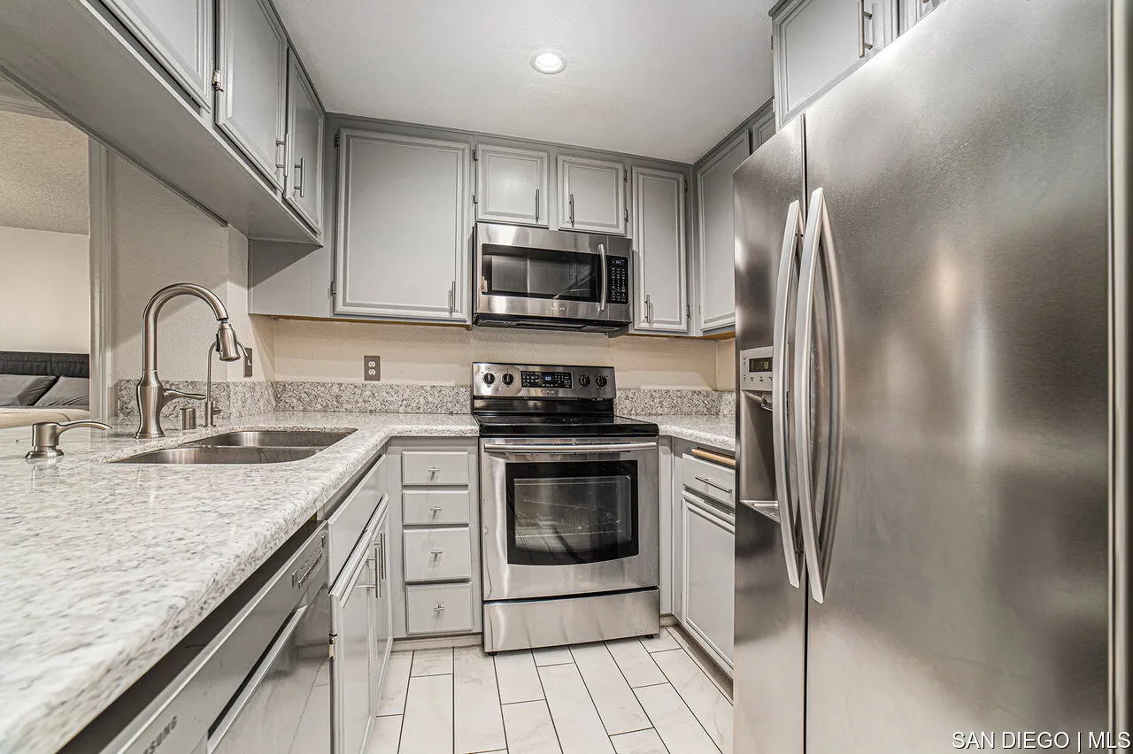 3078 Broadway Unit Unit # 215