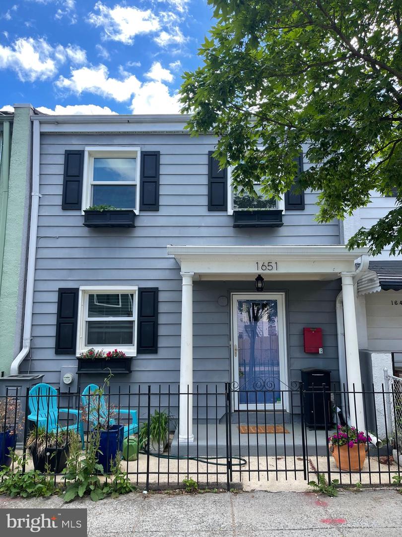 1651 11th Pl NE
