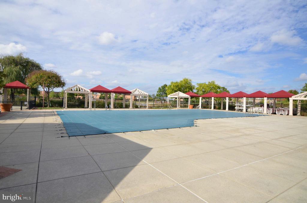2503 AMBER ORCHARD COURT W Unit: 104