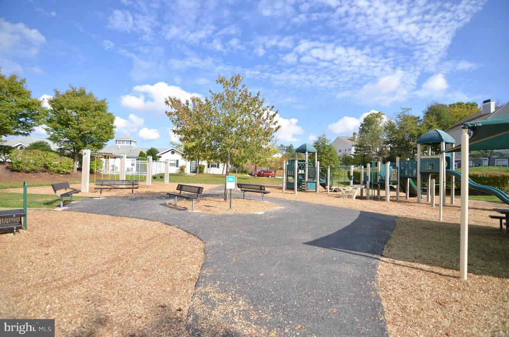 2503 AMBER ORCHARD COURT W Unit: 104