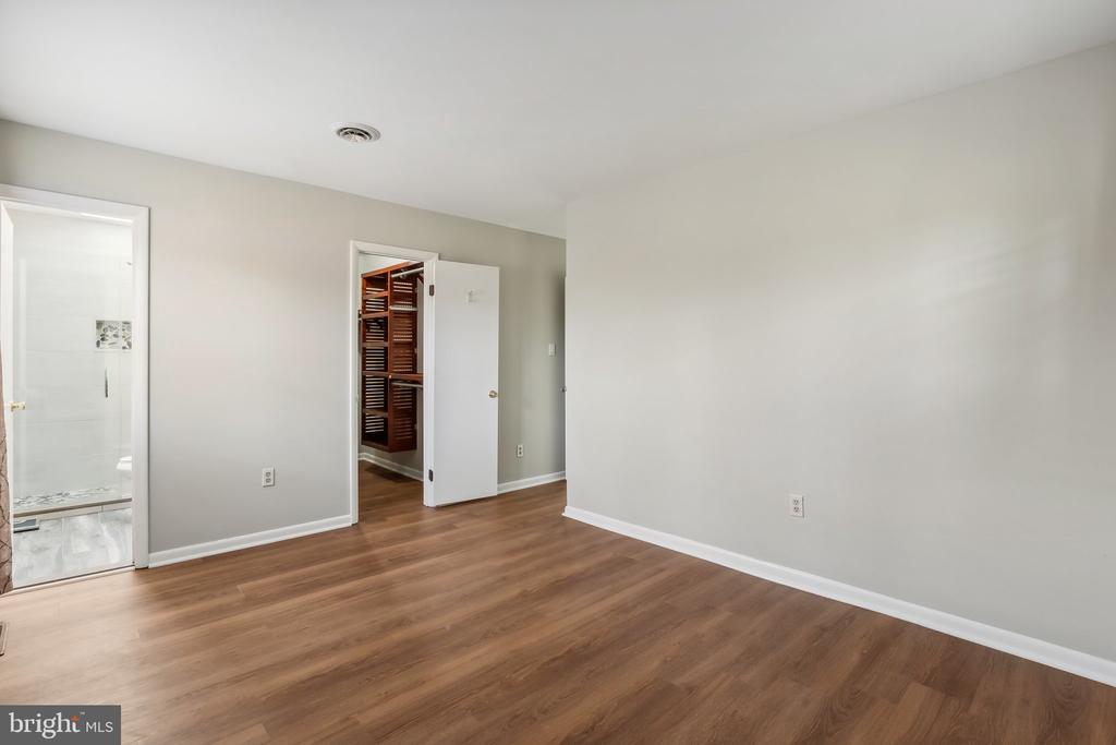 1306 HOMEWOOD LANE