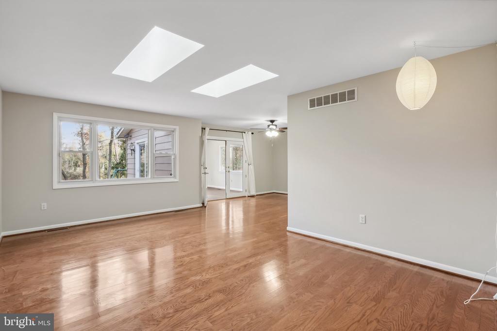 1306 HOMEWOOD LANE