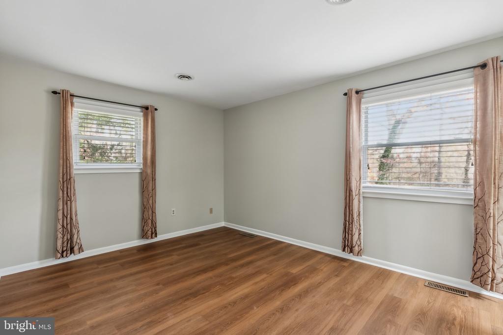 1306 HOMEWOOD LANE