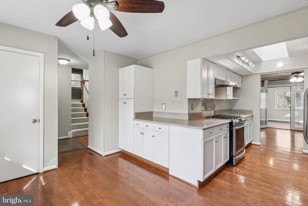 1306 HOMEWOOD LANE
