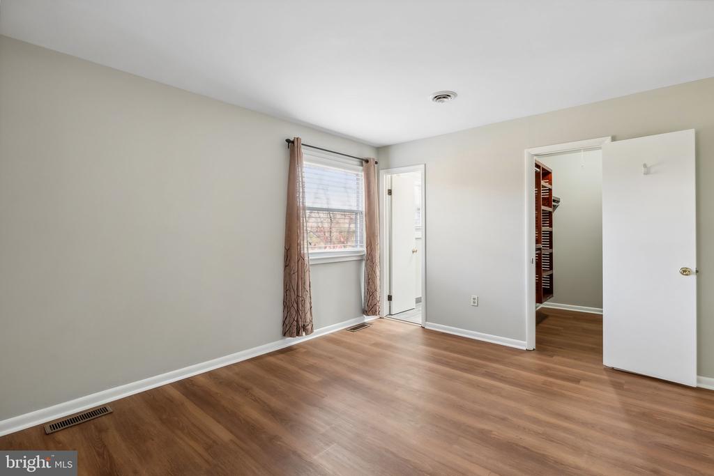 1306 HOMEWOOD LANE