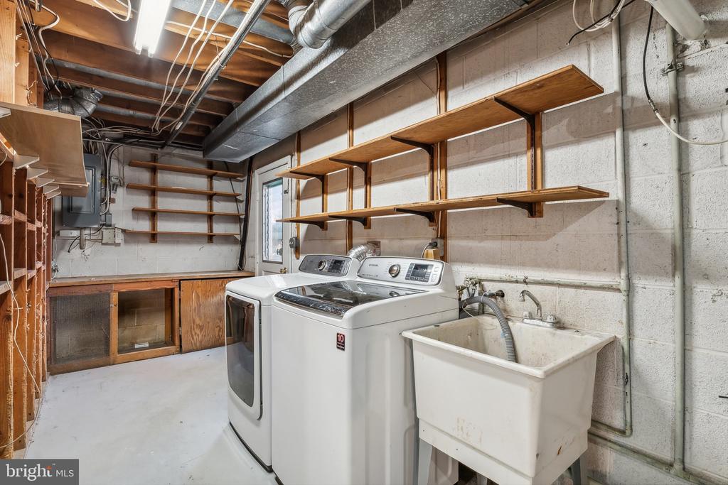 1306 HOMEWOOD LANE