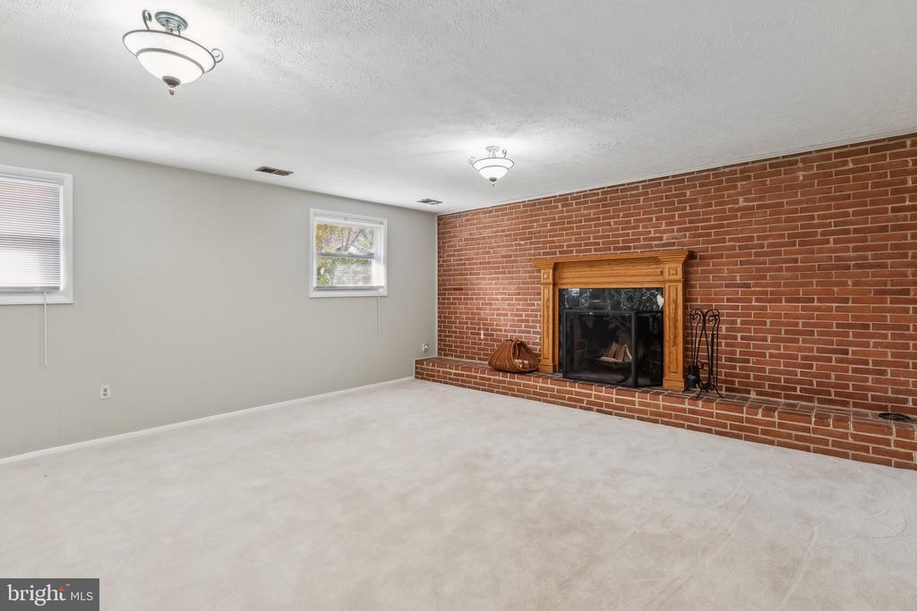1306 HOMEWOOD LANE