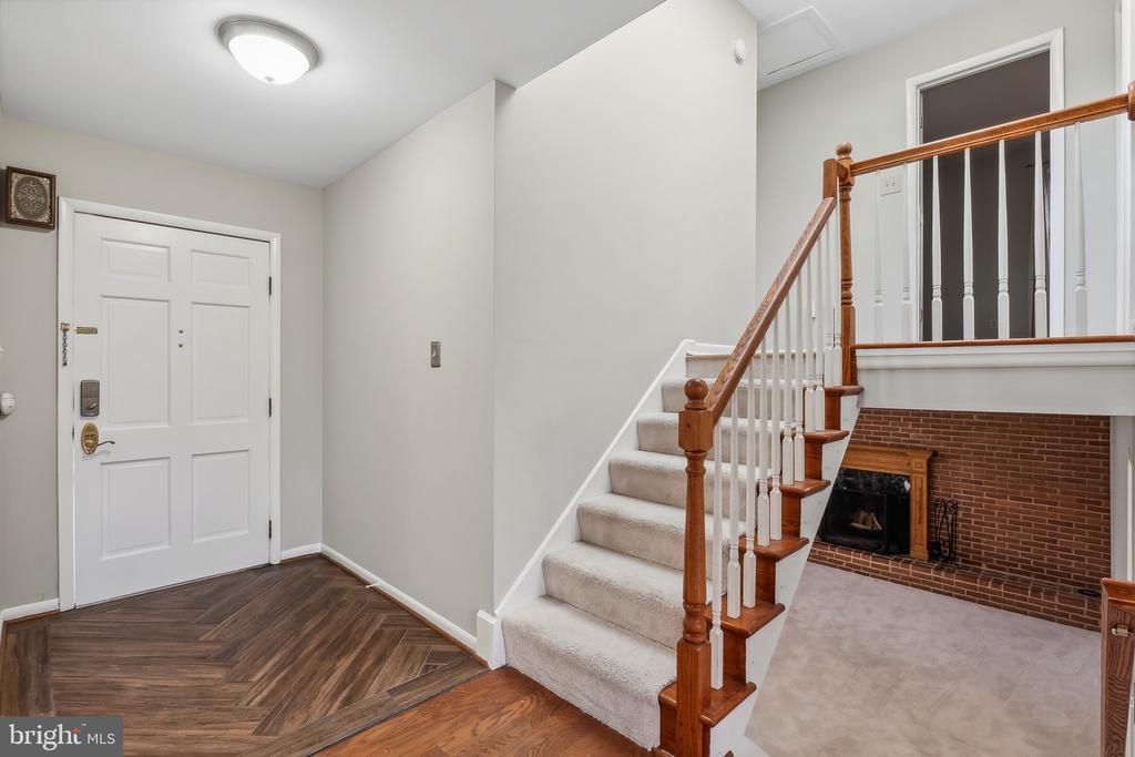 1306 HOMEWOOD LANE