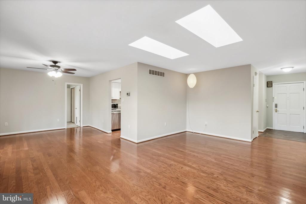 1306 HOMEWOOD LANE
