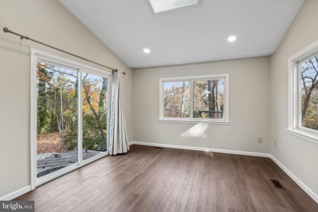 1306 HOMEWOOD LANE