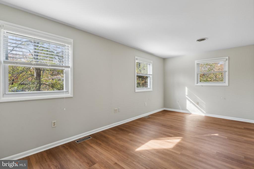 1306 HOMEWOOD LANE
