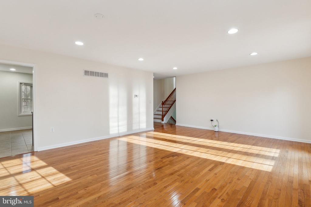1836 SPICER COURT