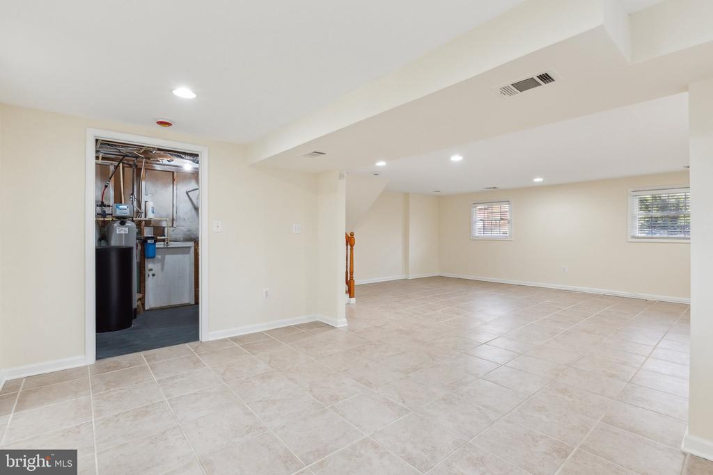 1836 SPICER COURT