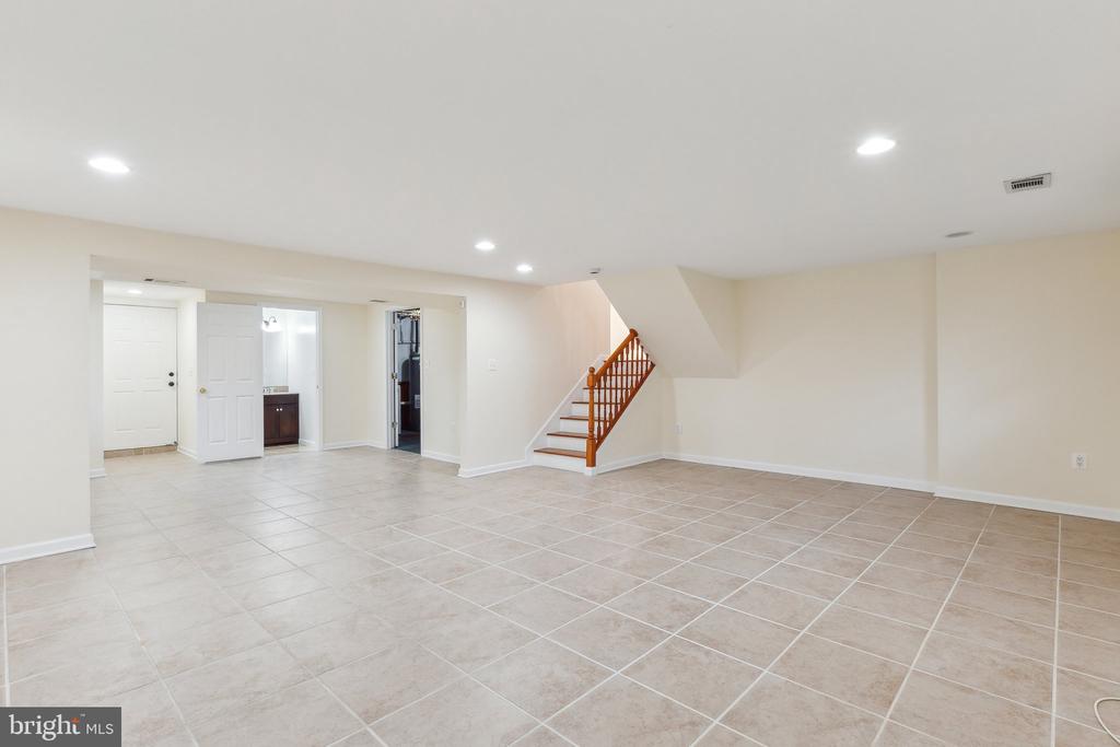 1836 SPICER COURT