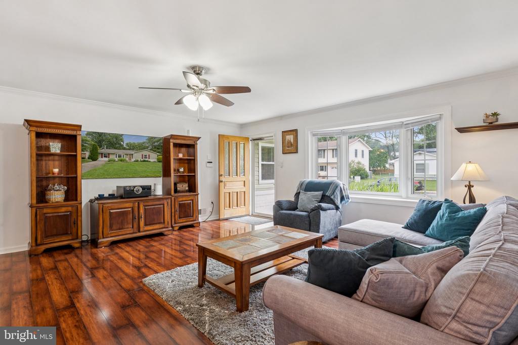 983 SUNNY COURT